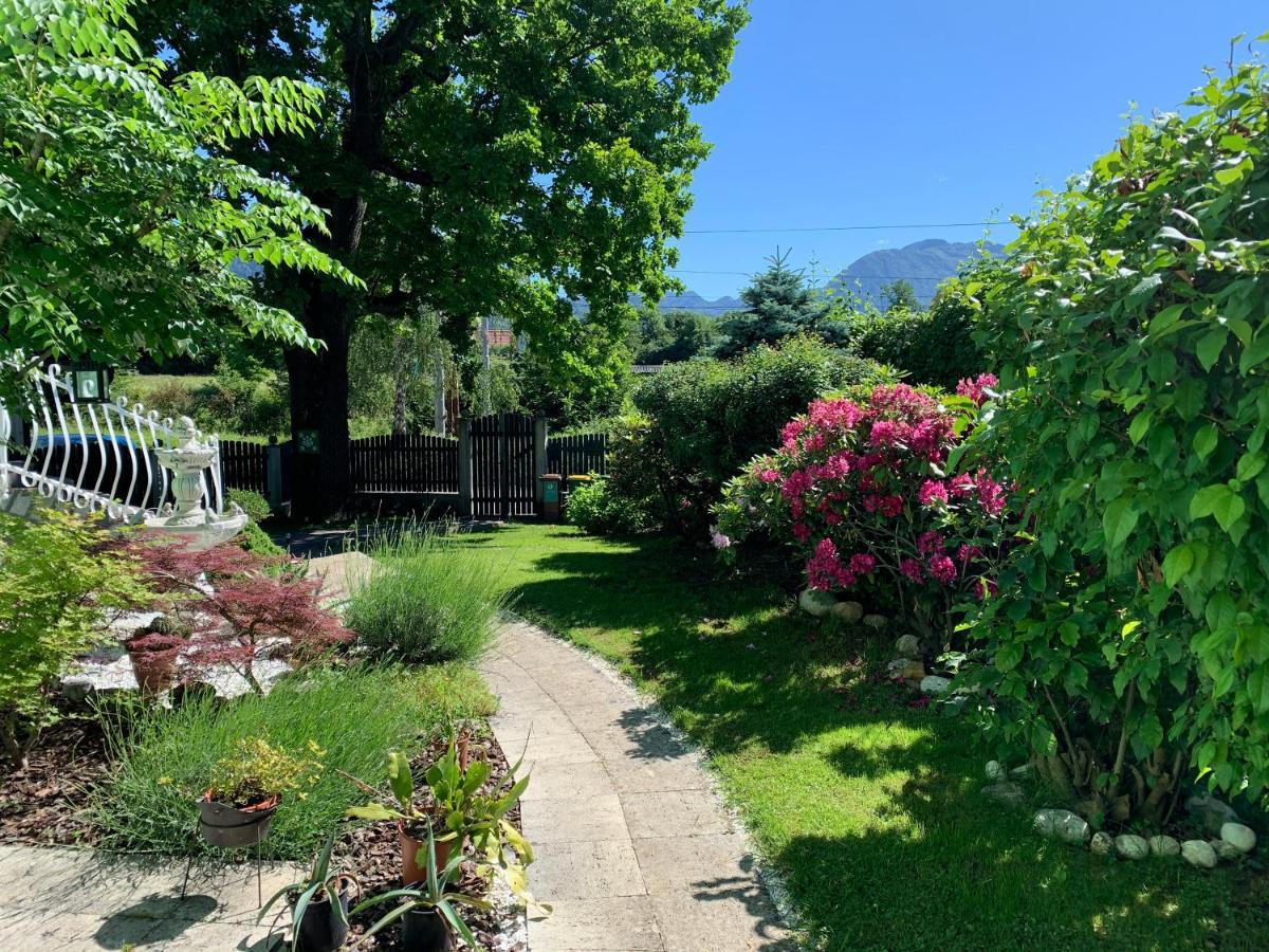 Vila Lesce With Heated Outdoor Pool Bagian luar foto