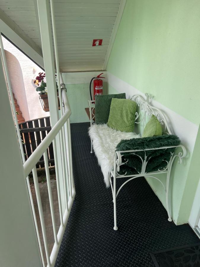 Vila Lesce With Heated Outdoor Pool Bagian luar foto