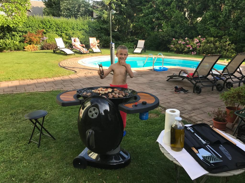 Vila Lesce With Heated Outdoor Pool Bagian luar foto