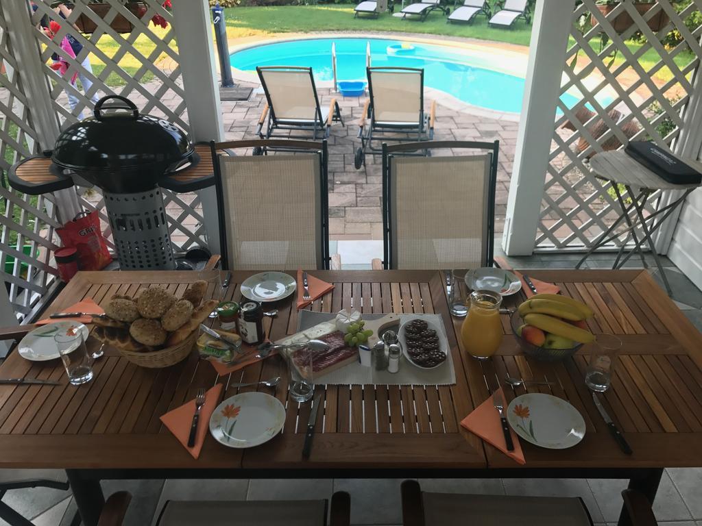 Vila Lesce With Heated Outdoor Pool Bagian luar foto